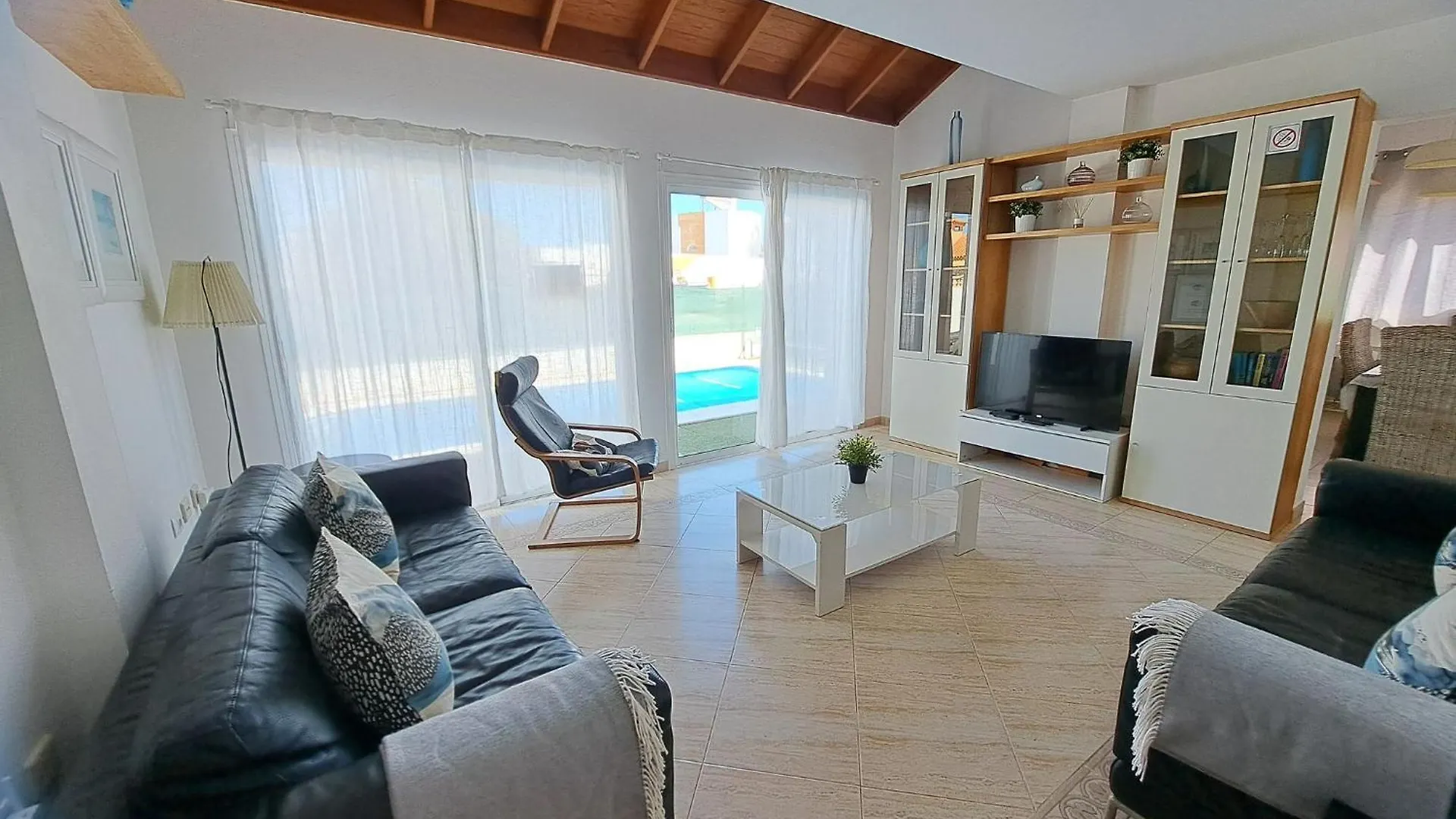 Villa Rayo Azul, Piscina, Wifi, Vista Al Mar La Oliva