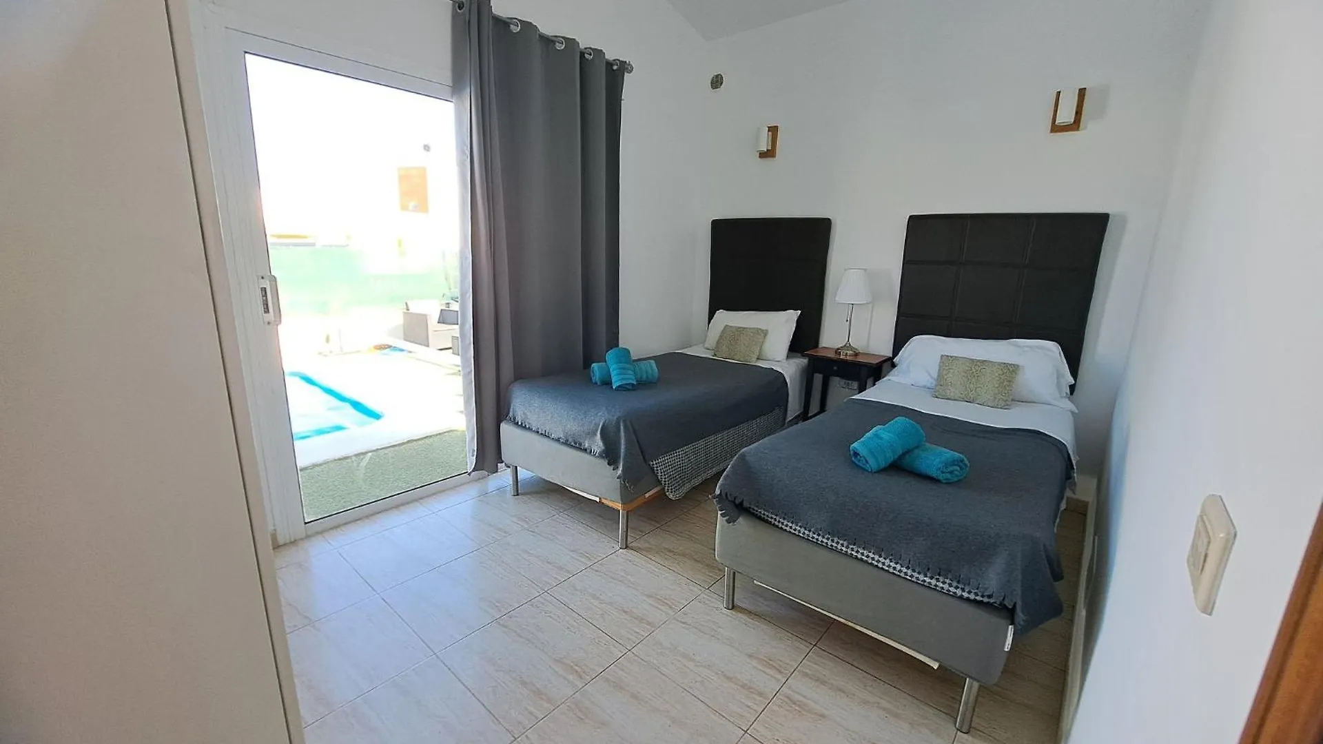 Villa Rayo Azul, Piscina, Wifi, Vista Al Mar La Oliva